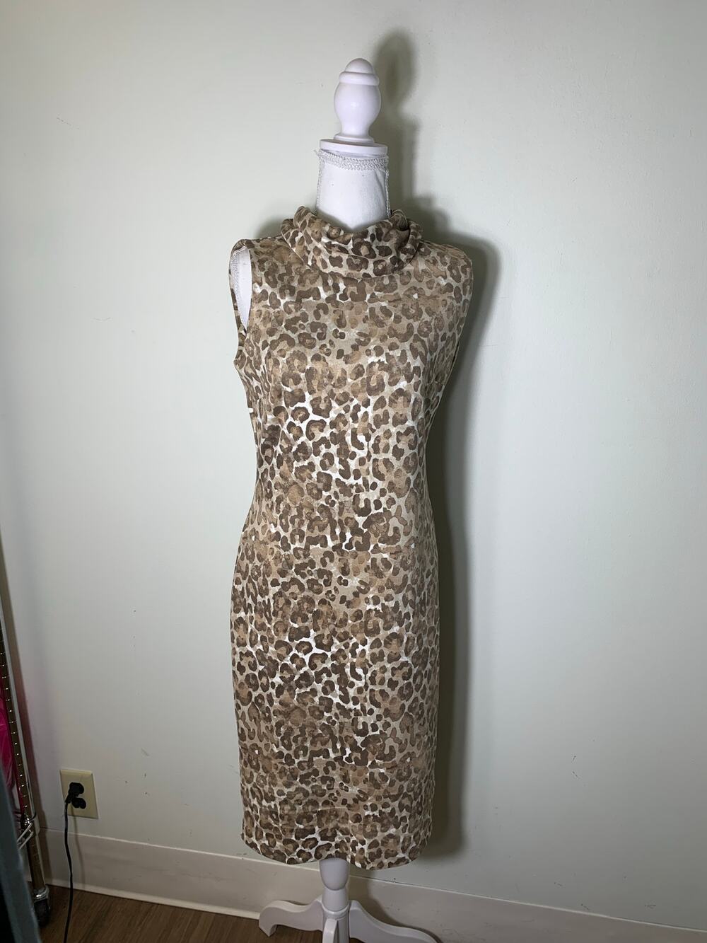 J. McLaughlin Brown Cheetah Print Sleeveless Cowl Neck Midi Sheath Dress Sz XS